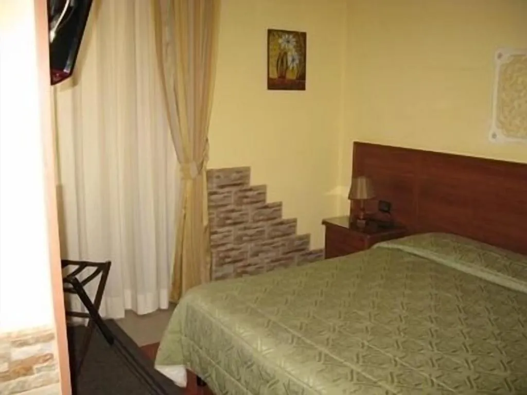 Room, Pensione Enea, Naples