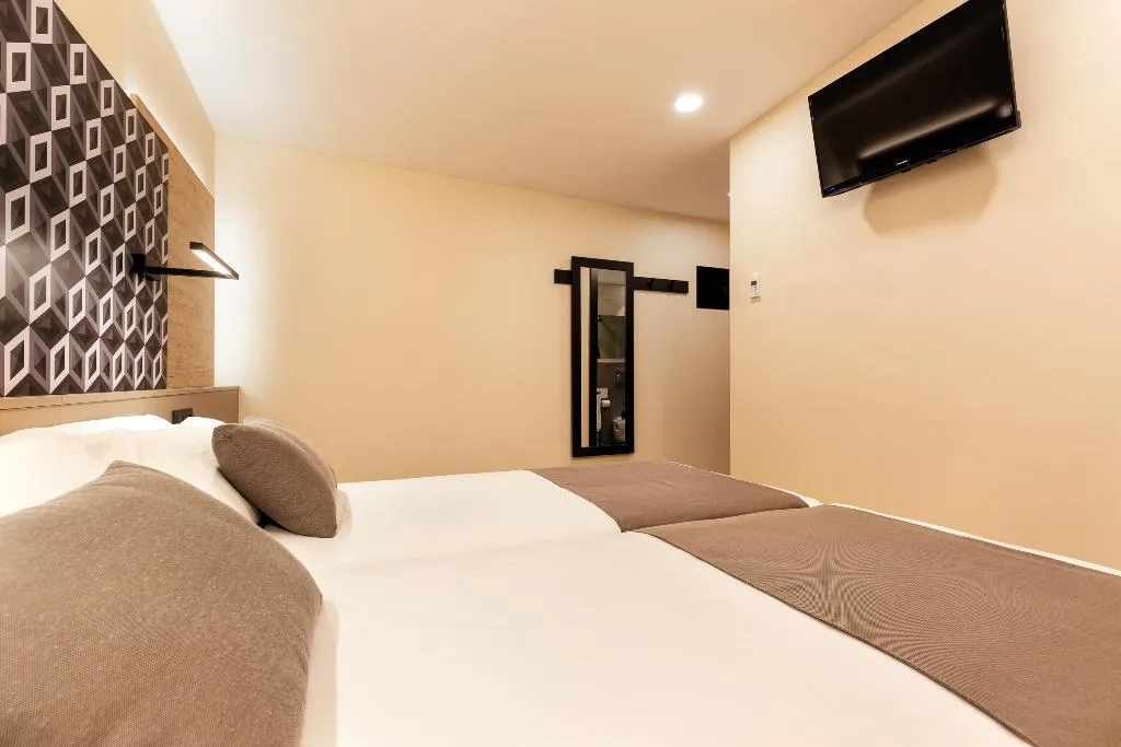 Double or Twin STANDARD Room, Ronda House, Barcelona