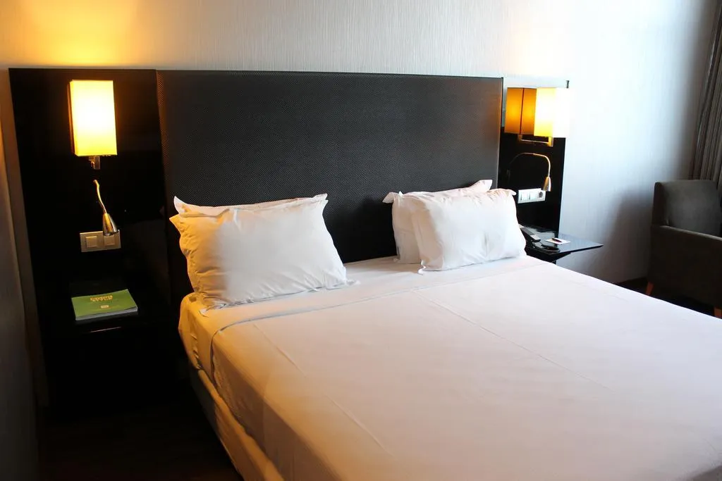 Room, AC Som, Barcelona