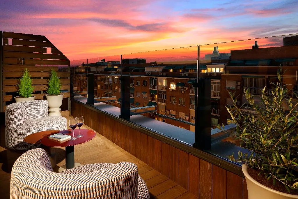 SUITE WITH TERRACE Room, Hard Rock Hotel Madrid, Madrid