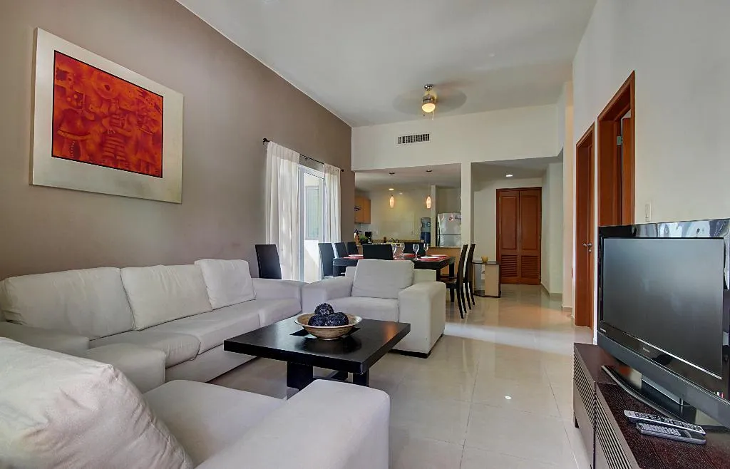 QUADRUPLE CITY VIEW Room, Riviera Maya Suites, Playa Del Carmen