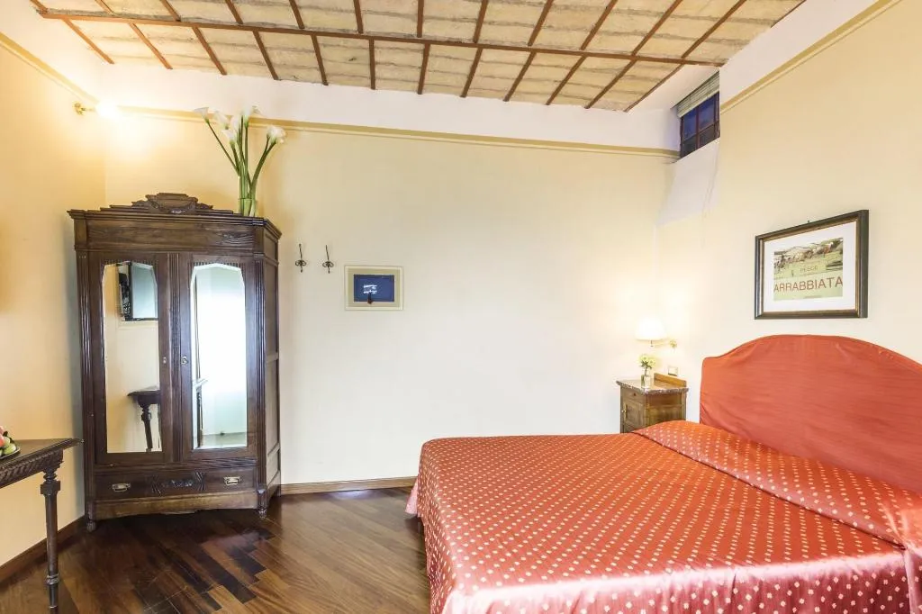 Room, Casa de' Fiori Biscione, Rome