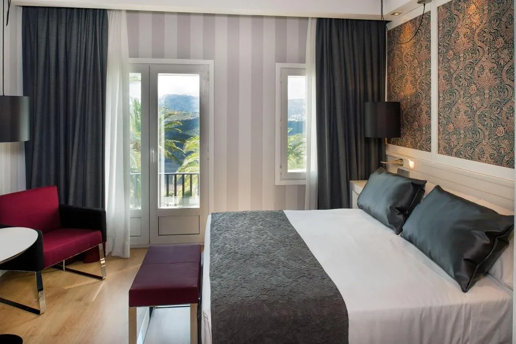 DOUBLE SUPERIOR Room, Catalonia Reina Victoria Hotel, Costa Del Sol