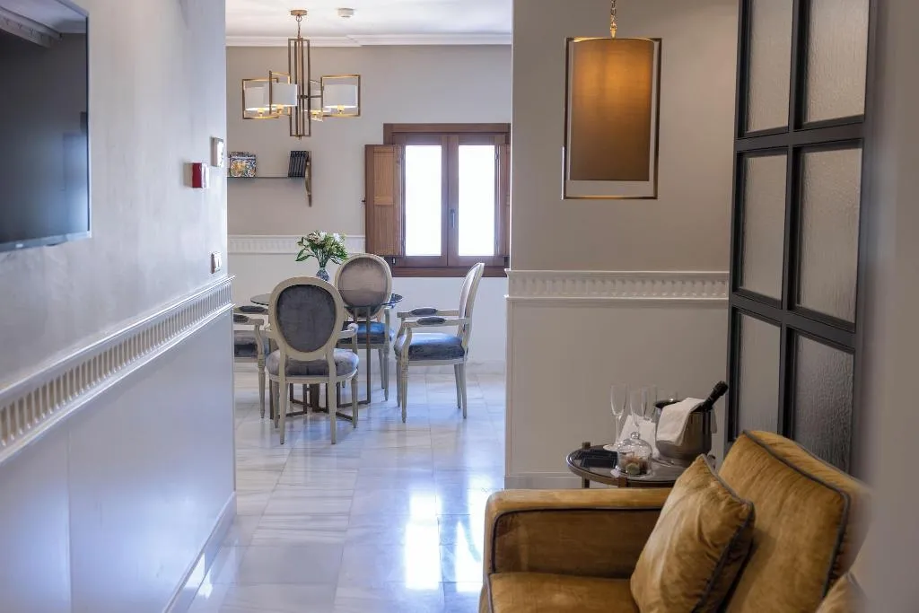 DOUBLE GRAND Room, Gravina 51, Seville