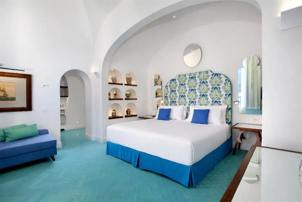 JUNIOR SUITE SIDE SEA VIEW Room, Grand Hotel Europa Palace, Naples