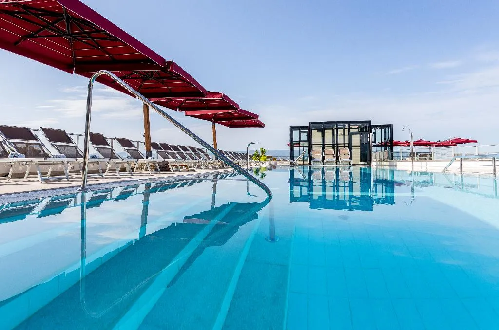 Pool, Plaza Duce, Split