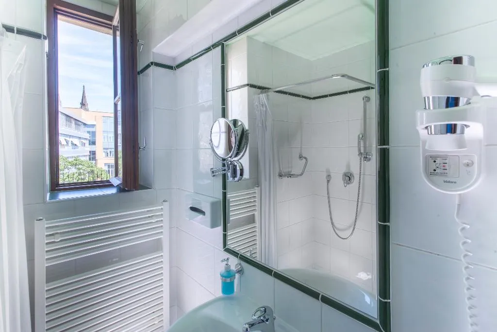 TRIPLE STANDARD Room, Hotel Lunik, Prague