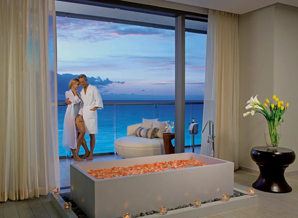 SUITE HONEYMOON Room, Secrets The Vine Cancun, Cancun Area