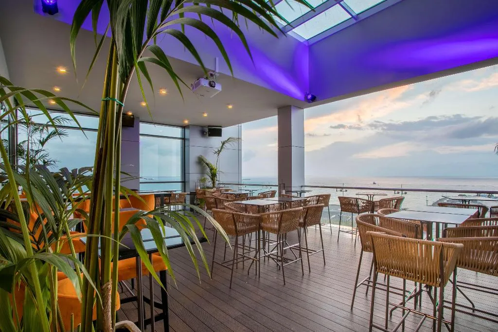 Bar, Radisson Blu Hotel Larnaca, Cyprus