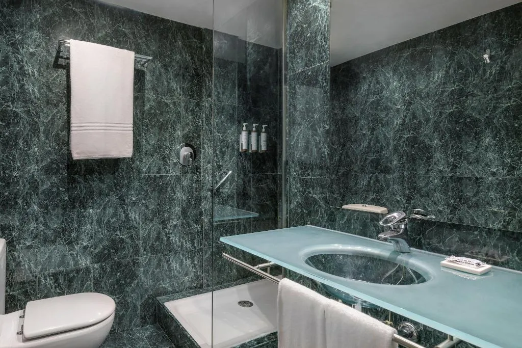 DOUBLE QUEEN SIZE BED Room, AC Madrid Los Vascos, Madrid