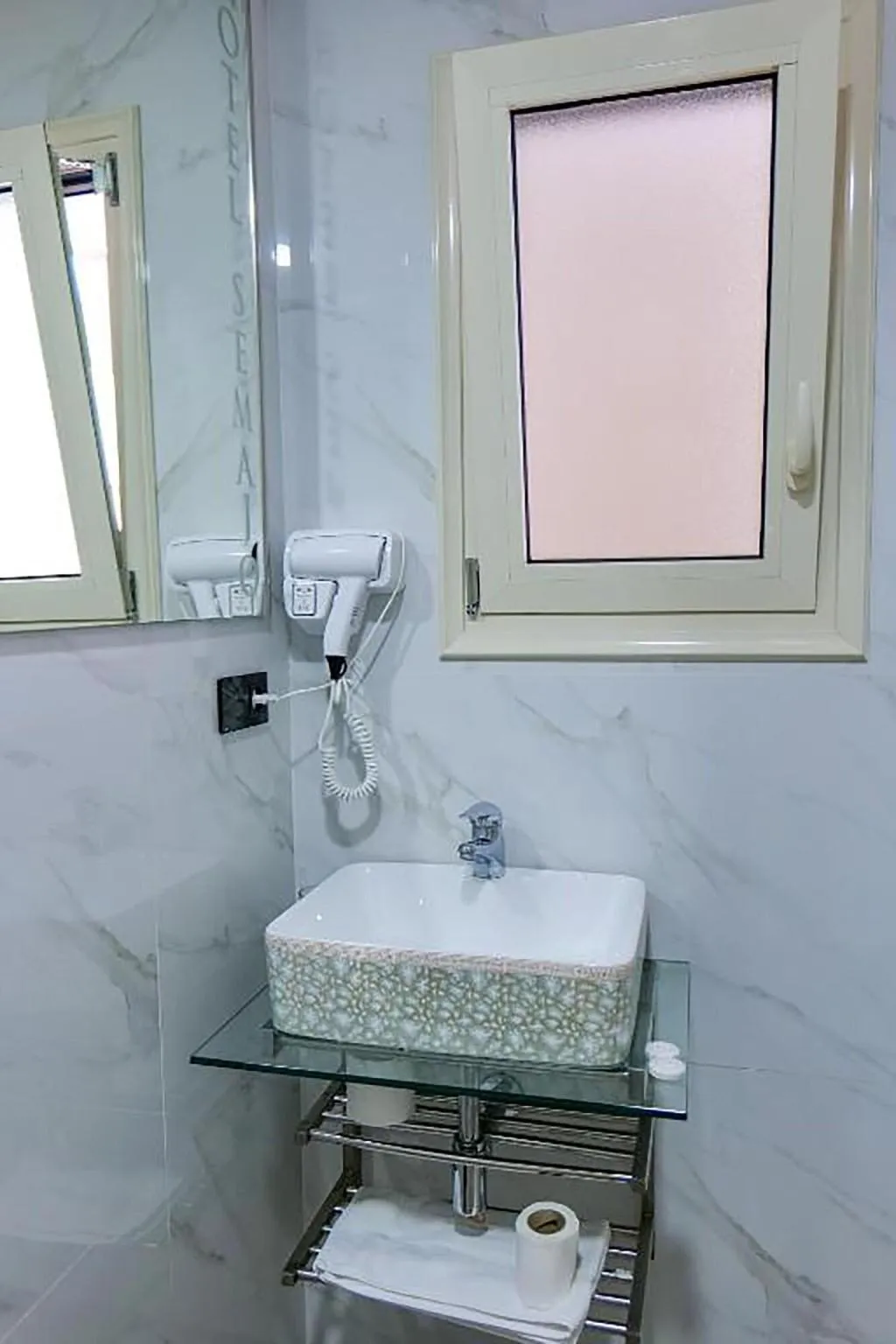 Room, Hotel Semajo, Kavaje