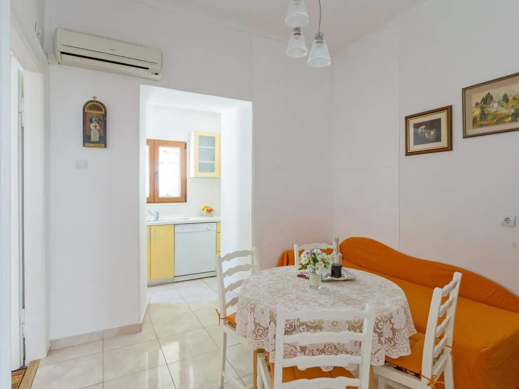 APARTMENT CAPACITY 4 Room, Apartments Mara, Dubrovnik