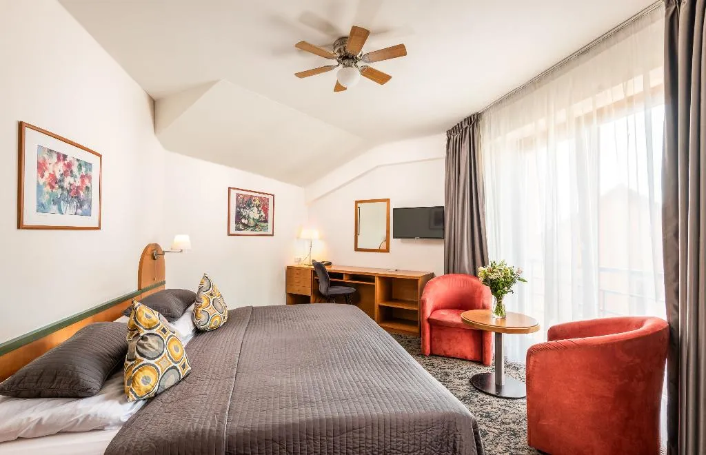 SUITE CAPACITY 2 Room, Hotel Troja Prague, Prague
