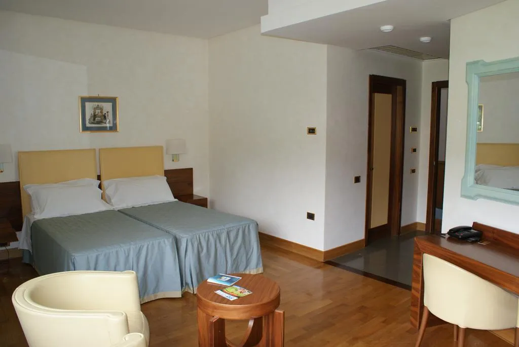 Double or Twin STANDARD Room, Solofra Palace, Naples