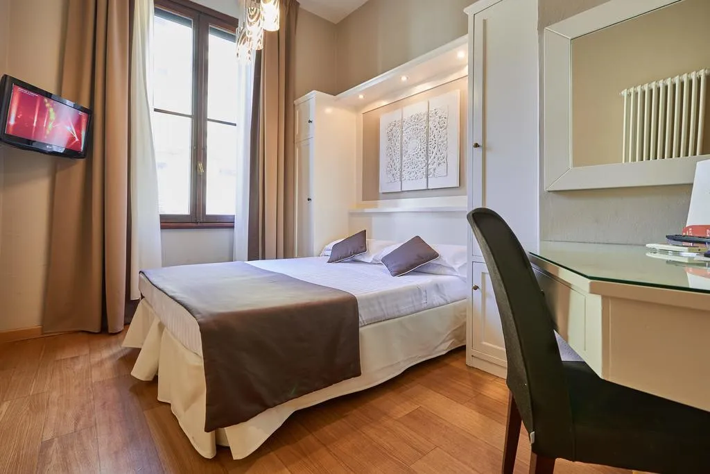 SINGLE STANDARD Room, Cosimo de Medici, Florence