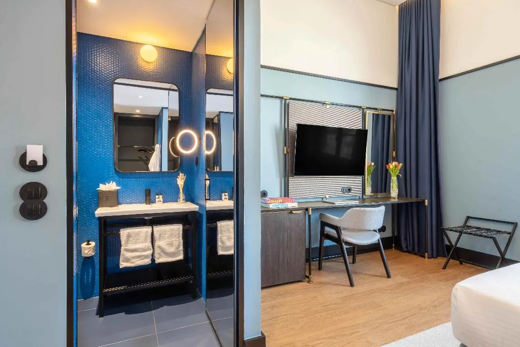 DOUBLE CLASSIC Room, The Editory Riverside Santa Apolonia Hotel, Lisbon