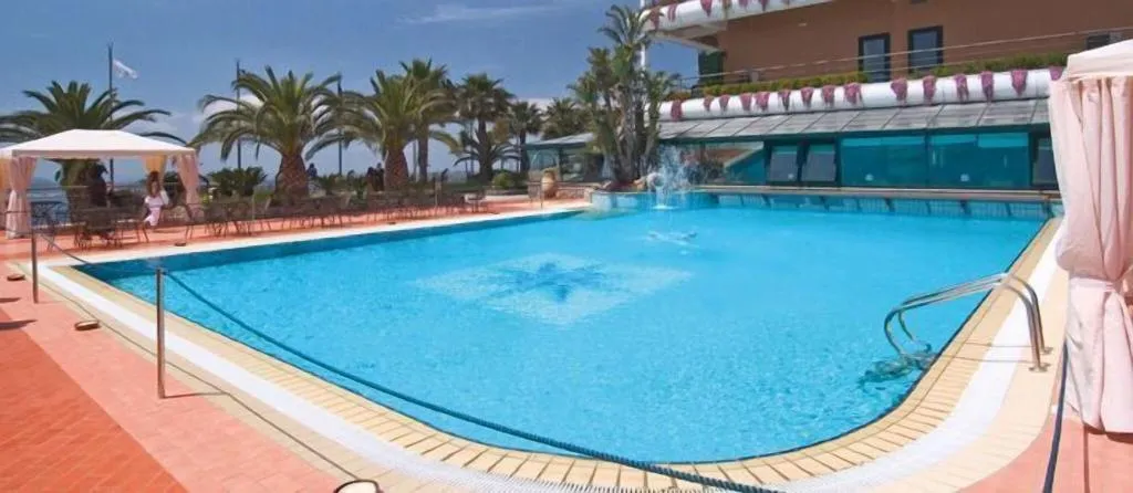Pool, Gli Dei, Naples