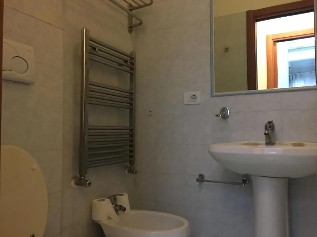 Room, Lam Guest House, Naples