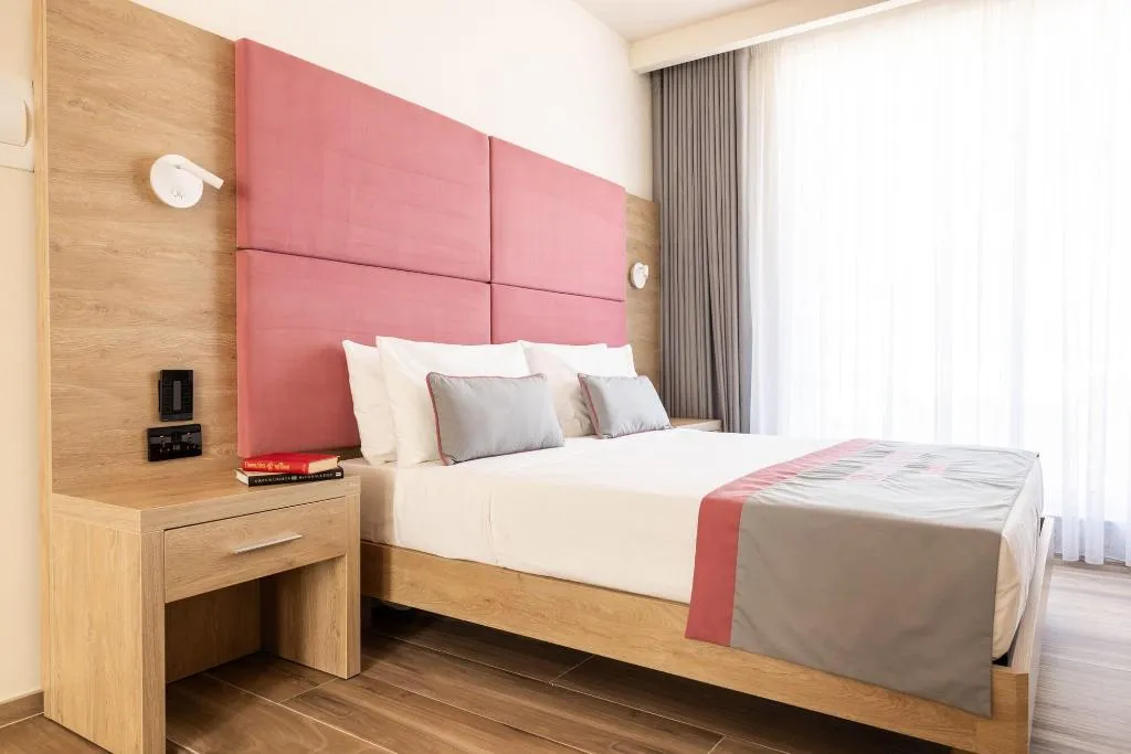 Room, C'est La Vie Boutik Swieqi, Malta