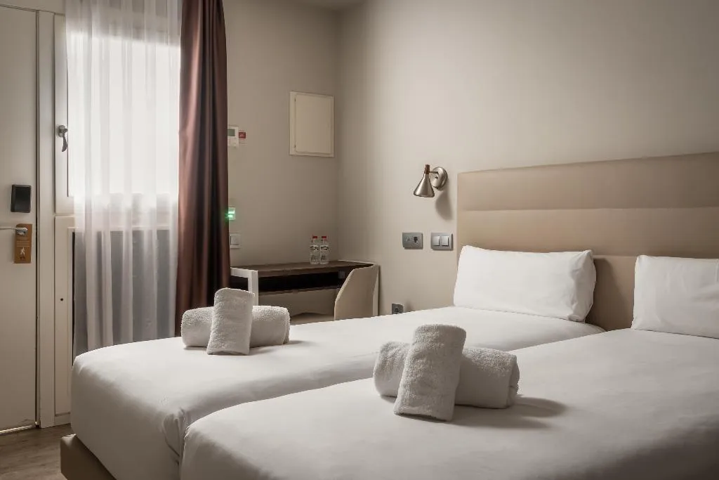 DOUBLE SINGLE USE INNER Room, Arya Stadium Hotel, Barcelona