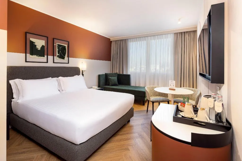 DOUBLE KING SIZE BED Room, Crowne Plaza Padova, Venice