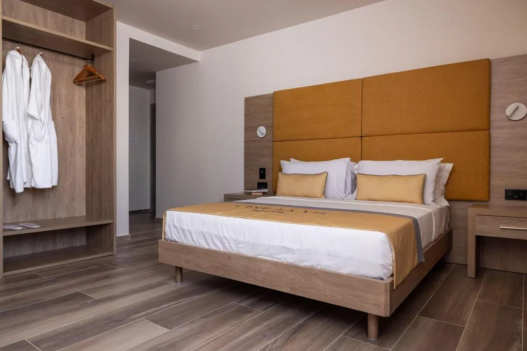 Room, C'est La Vie Boutik Swieqi, Malta