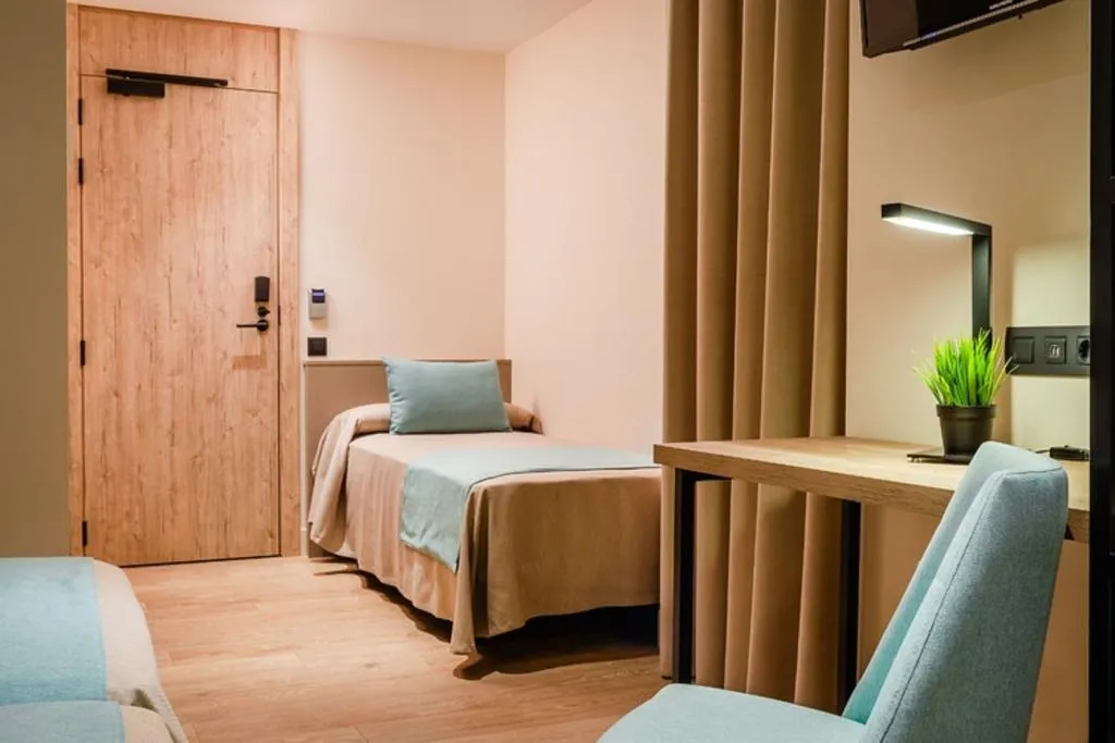 TRIPLE STANDARD Room, Ronda House, Barcelona