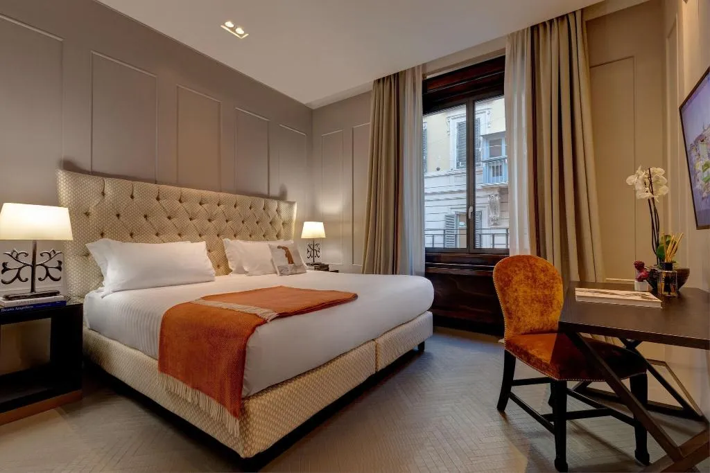 SUITE DELUXE KING BED Room, Singer Palace Hotel, Rome