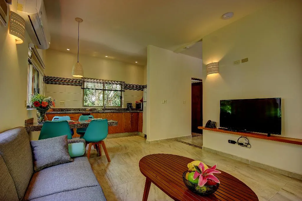 BUNGALOW KING SIZE BED Room, Riviera Maya Suites, Playa Del Carmen