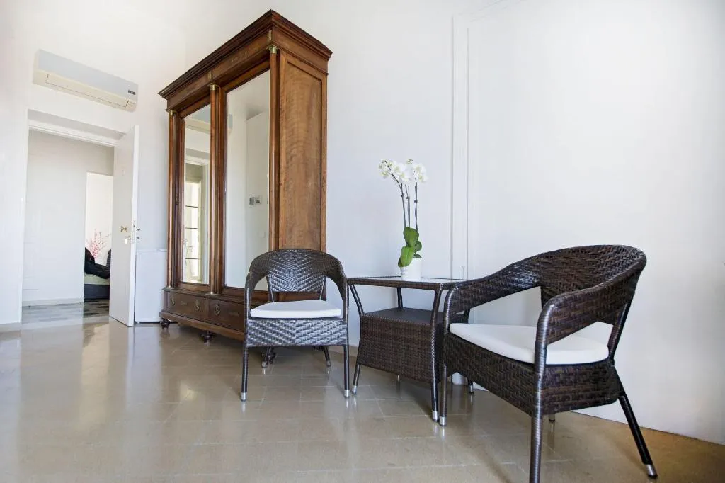 Room, Lo Stradone, Naples