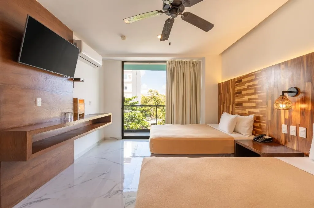 DOUBLE SUPERIOR QUEEN BED Room, Marvic Hotel, Playa Del Carmen
