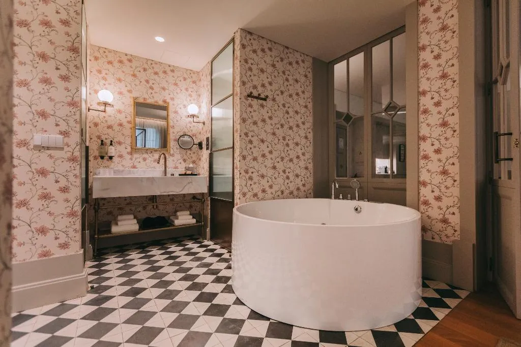 SUITE WITH JACUZZI Room, Torel Saboaria, Porto