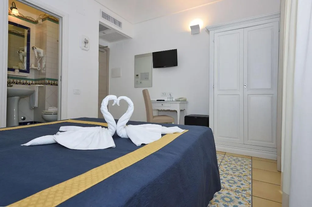 Room, Hotel Settebello, Naples