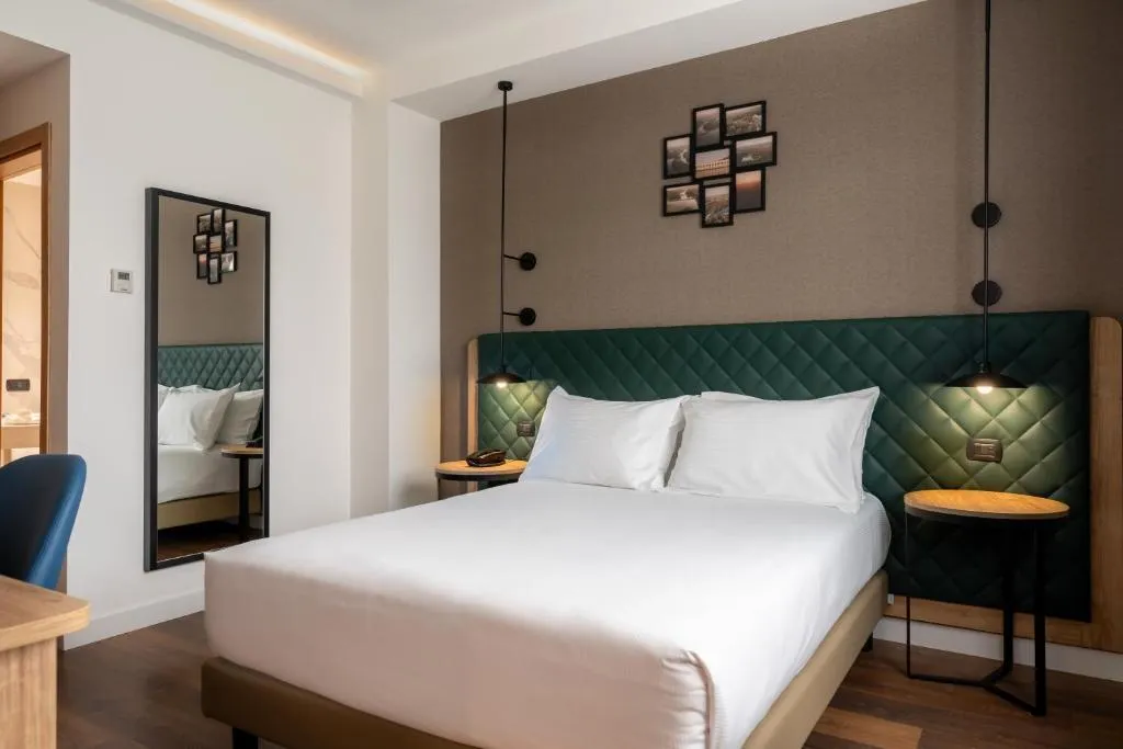 DOUBLE Accessible-Queen Size Bed Room, Hilton Garden Inn Milan Malpensa, Milan