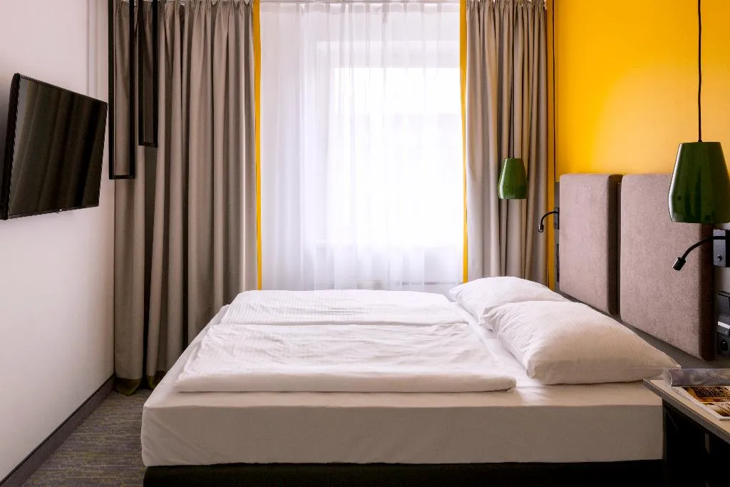 Room Accessible Room, Vienna House Easy by Wyndham Cracow, Krakow