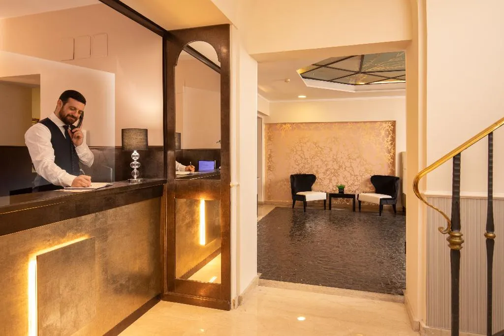 Lobby, del Corso, Rome