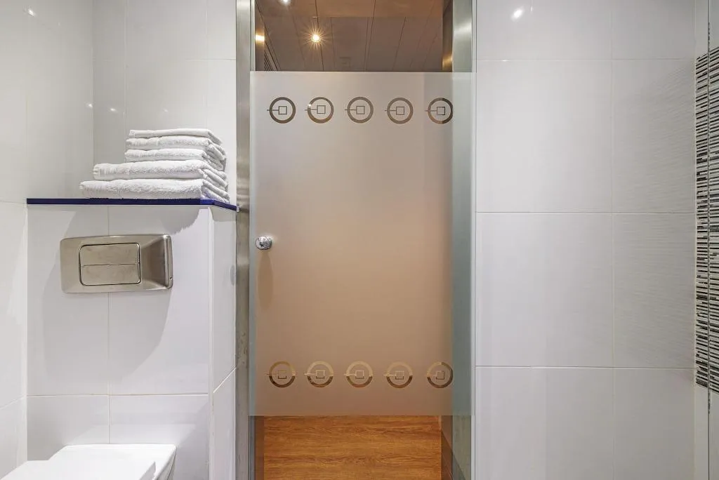 DOUBLE SINGLE USE SUPERIOR QUEEN BED Room, Ronda Lesseps, Barcelona