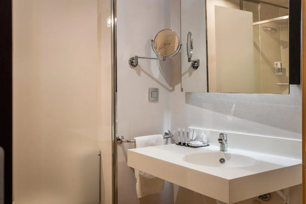 TRIPLE STANDARD Room, Madanis Hotel, Barcelona