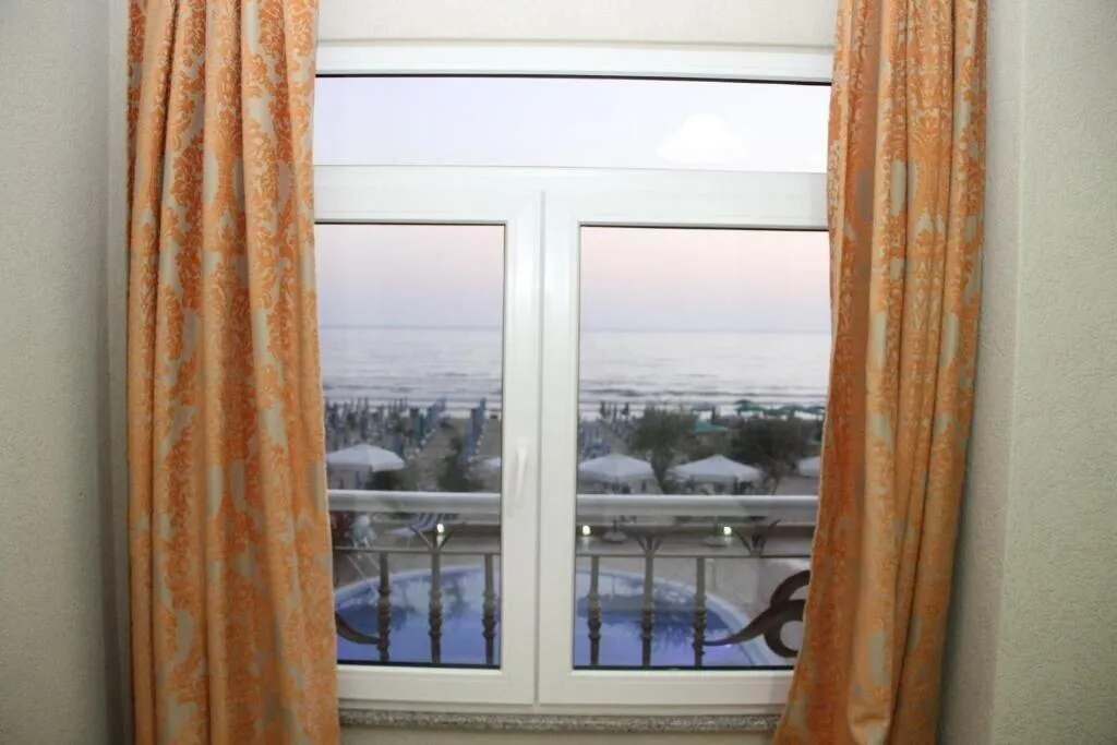 Room, Hotel Majestic, Durres