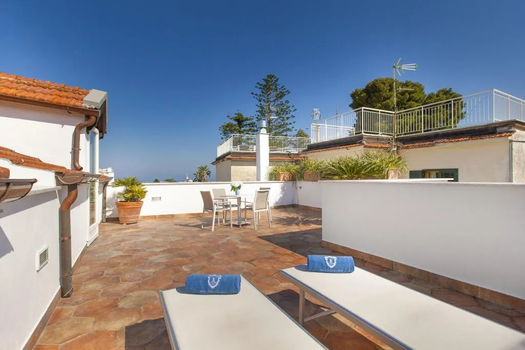 DOUBLE DELUXE WITH JACUZZI Room, Relais Villa Savarese, Naples