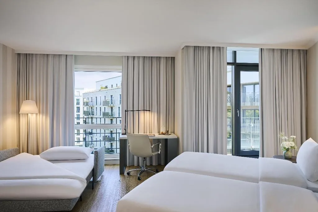 FAMILY ROOM STANDARD Room, NH Berlin Alexanderplatz, Berlin