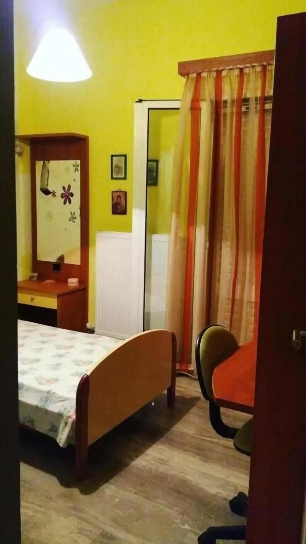 Room, Windy Place, Crete