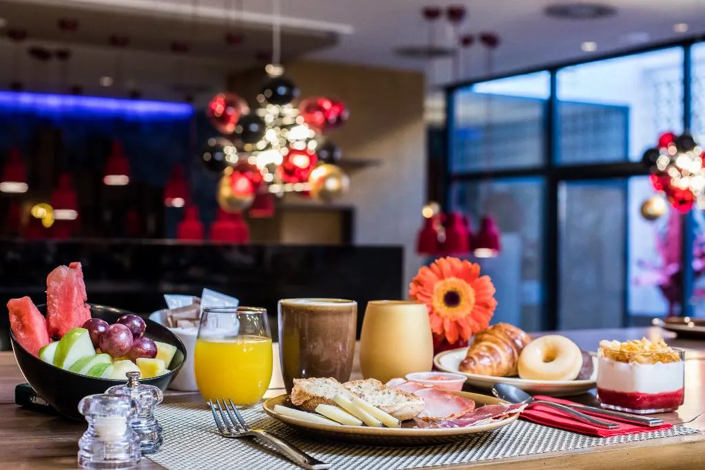 Restaurant, NYX Hotel Madrid by Leonardo Hotels, Madrid