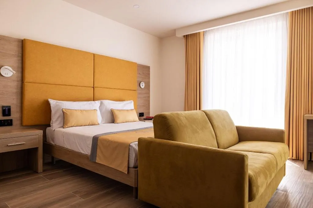 Room, C'est La Vie Boutik Swieqi, Malta