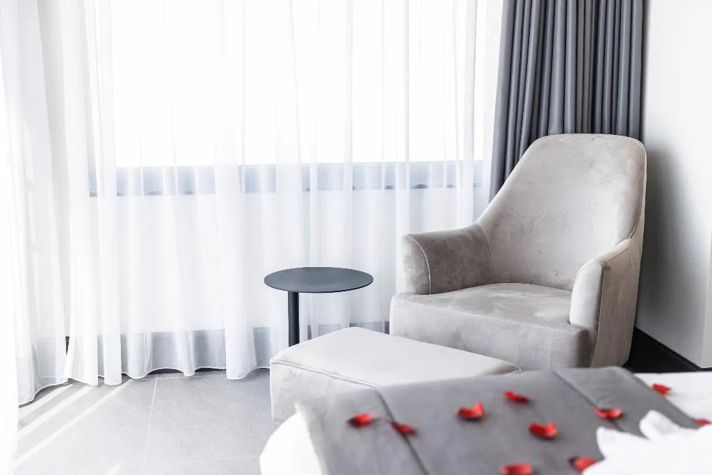 SUITE KING BED WITH JACUZZI Room, The Londoner Hotel Sliema, Malta