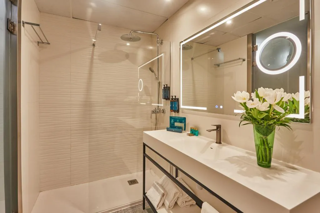 JUNIOR SUITE CAPACITY 1 Room, Silken Puerta Valencia, Valencia