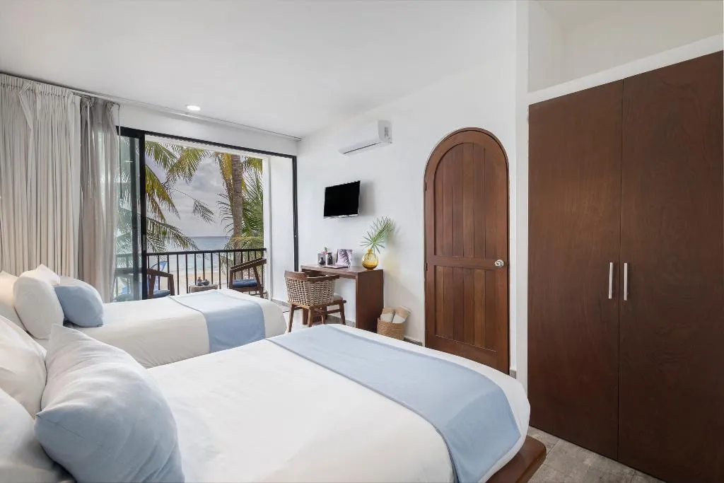 DOUBLE DELUXE KING BED Room, Areia Playa Del Carmen-beach Front Hotel, Playa Del Carmen