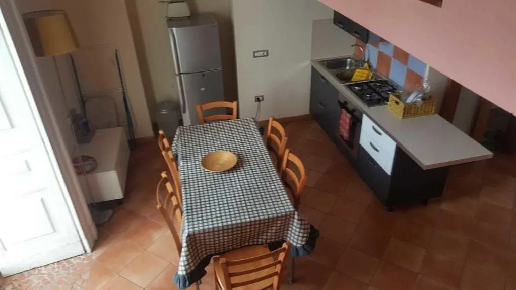 Room, Miseria e Nobiltà, Naples