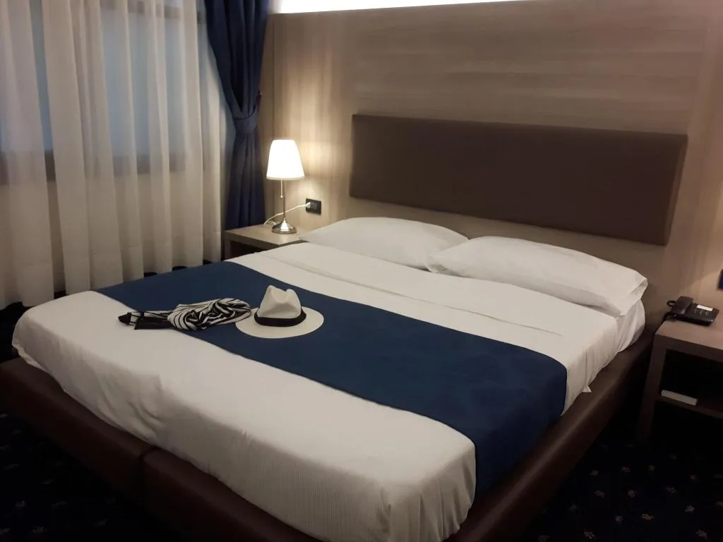Double or Twin TWO BEDS Room, Roberta, Venice