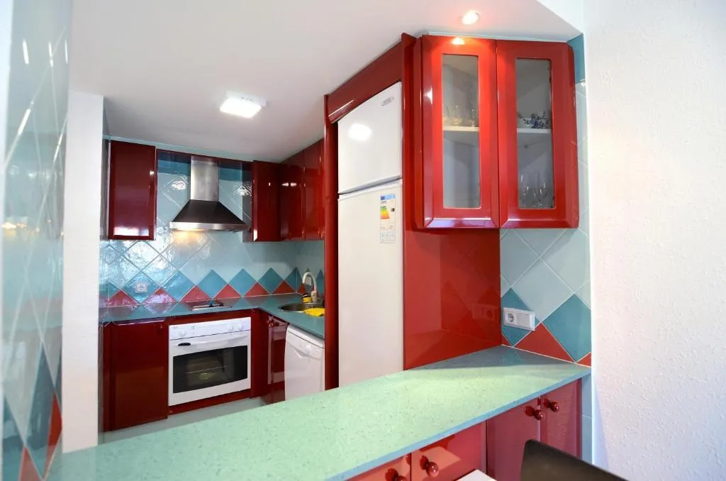 APARTMENT CAPACITY 6 THREE BEDROOM Room, Illa Mar d'Or, Costa Brava